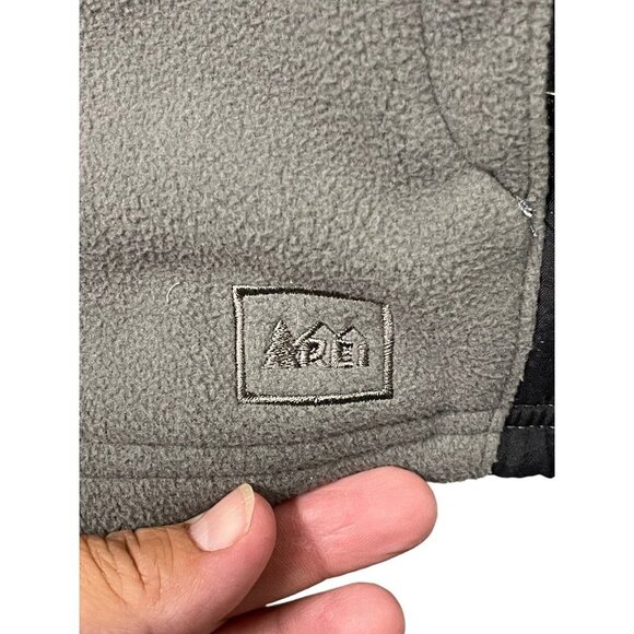 Boys REI Fleece Jacket Zippered Pockets Size Large 14-16 Gray Full Zipper - Picture 2 of 7